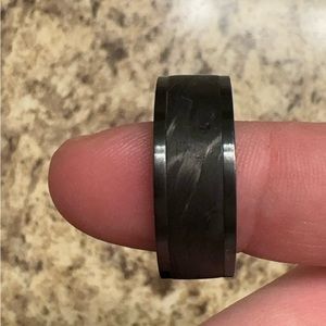 Men’s zirconium ring with carbon fiber